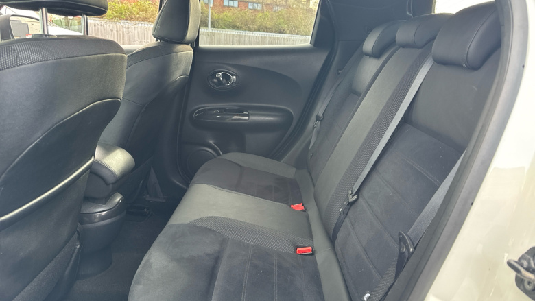 Nissan Juke 1.2 DiG-T N-Connecta 5dr Petrol Hatchback